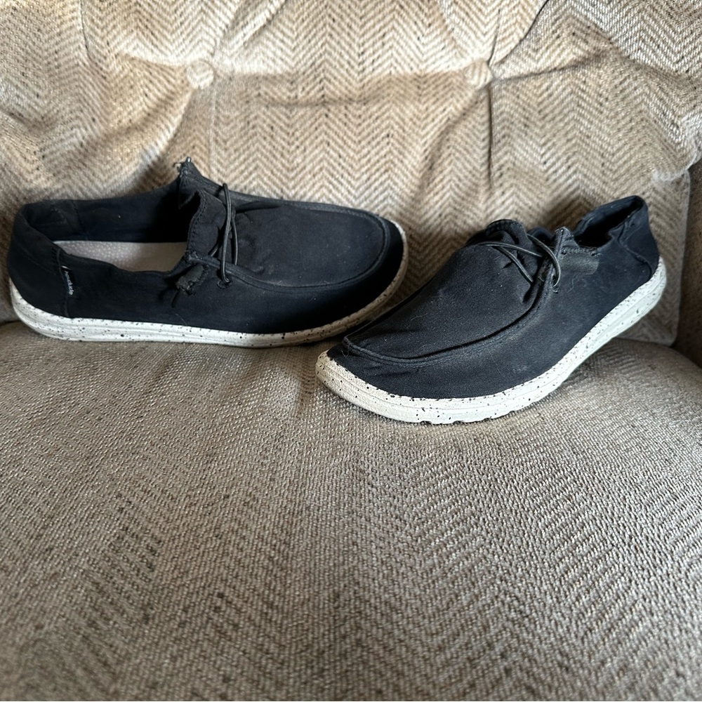 HEY DUDE. WENDY L. BLACK. sz 10Wm